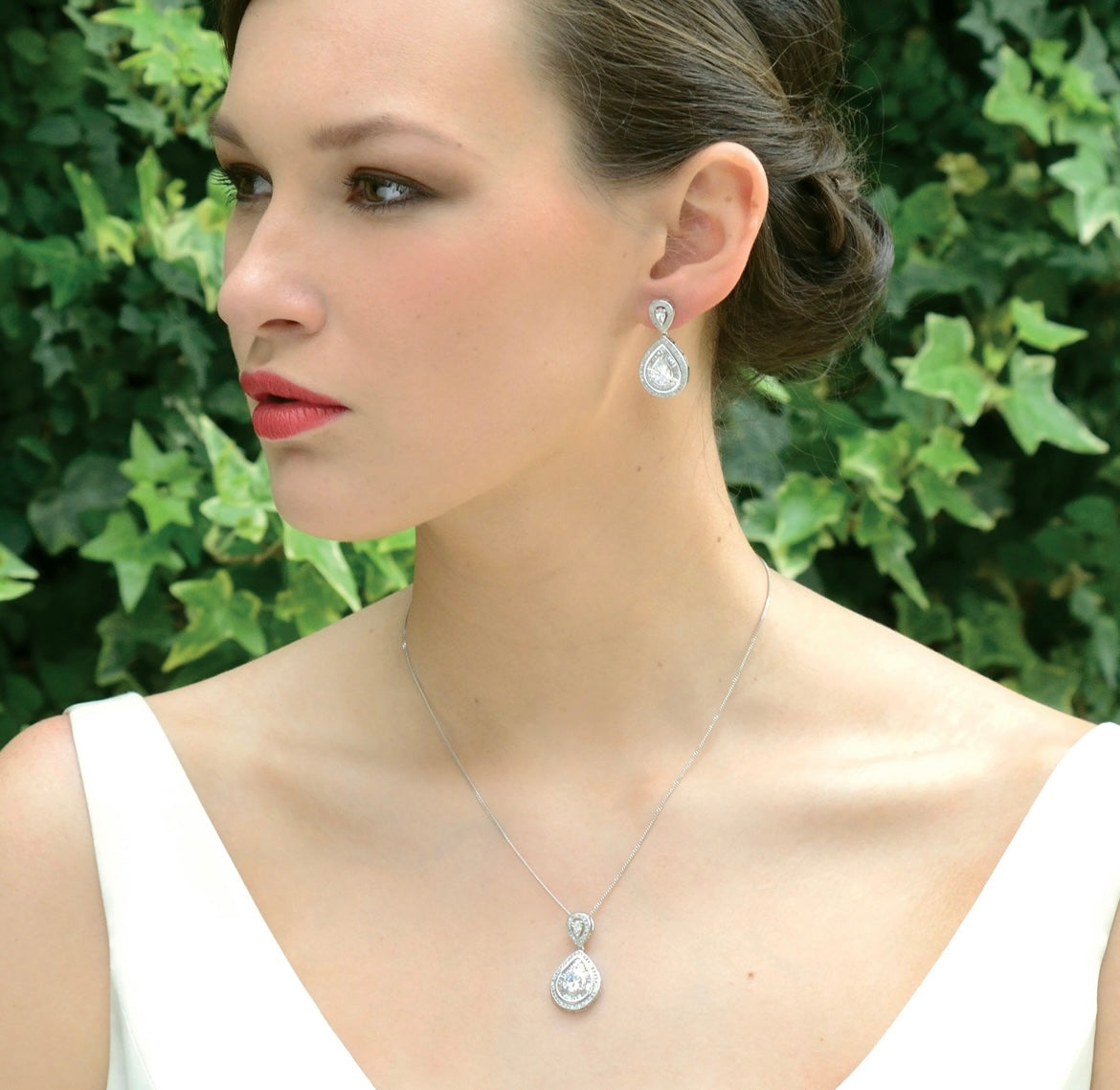 Montgomery rhodium crystal baguette teardrop pendant set